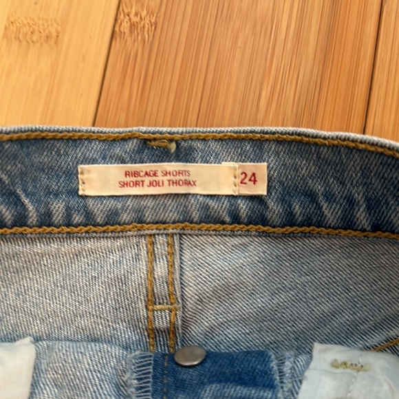 LEVI’S rib cage shorts - Picture 4 of 4